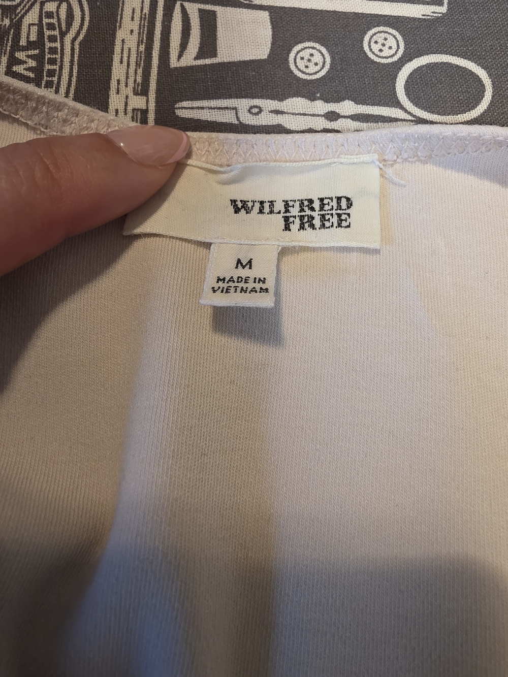 Wilfred Free Aritzia Beige Long Sleeve Bodysuit Size M | Scoop Neck Stretch - Picture 5 of 8
